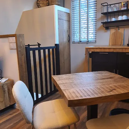 Bij Ons Op De Hoep. Bed & Breakfast Schagen