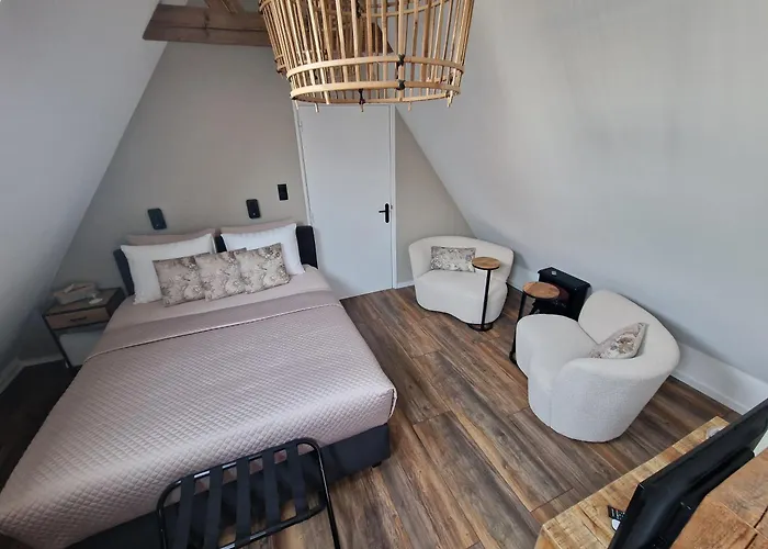 Bij Ons Op De Hoep. לינה וארוחת בוקר