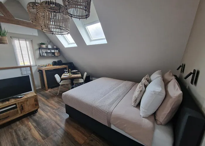 Bij Ons Op De Hoep. לינה וארוחת בוקר 3*